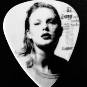 Taylor Swift autographed photo/guitar pick